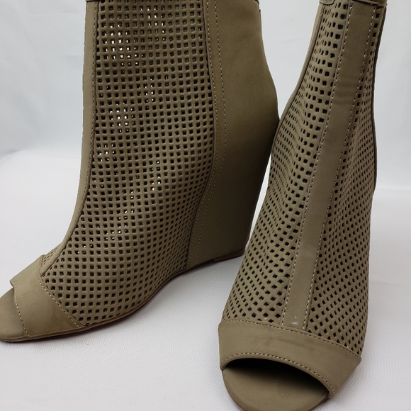 Juicy Couture Peep Toe Wedge Ankle Boots 6 - Picture 8 of 8